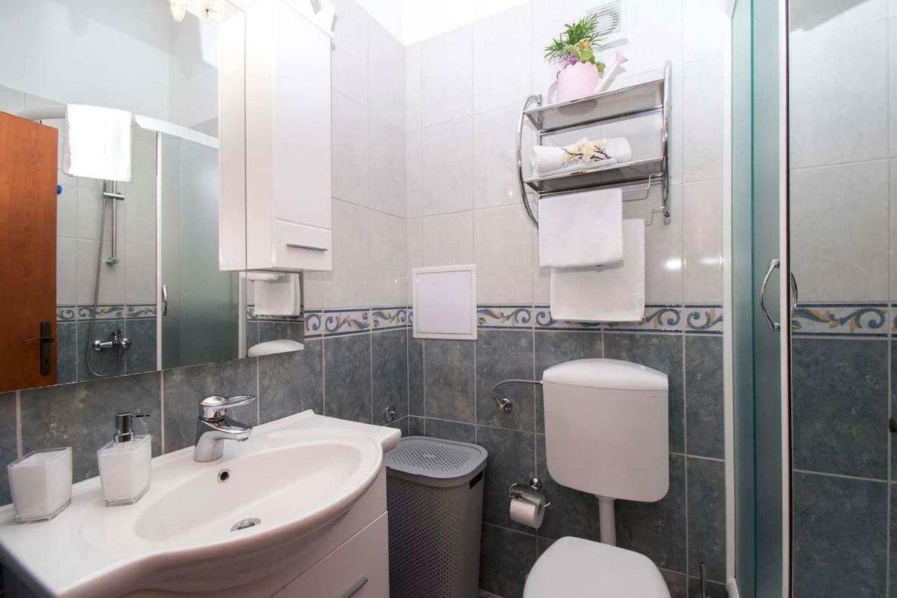 Апартаменты Apartman Miletic Макарска Экстерьер фото